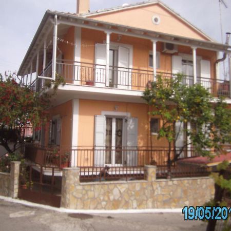 Appartement George'S House à Ágios Matthaíos Extérieur photo