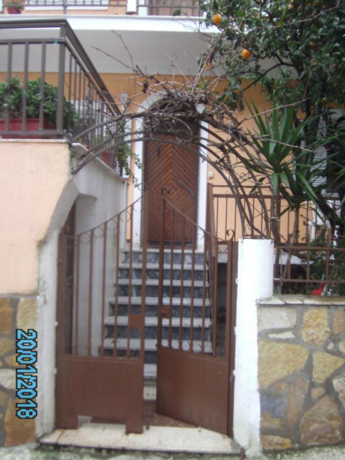 Appartement George'S House à Ágios Matthaíos Extérieur photo