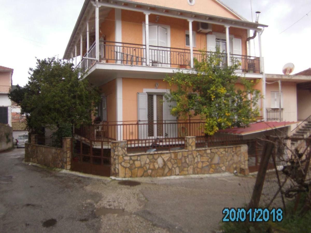Appartement George'S House à Ágios Matthaíos Extérieur photo