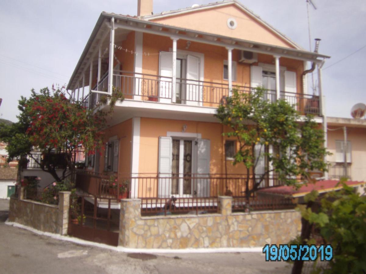 Appartement George'S House à Ágios Matthaíos Extérieur photo